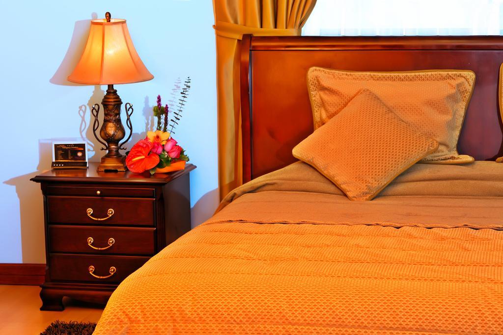 Hotel Yanuncay กูเอ็งกา ภายนอก รูปภาพ