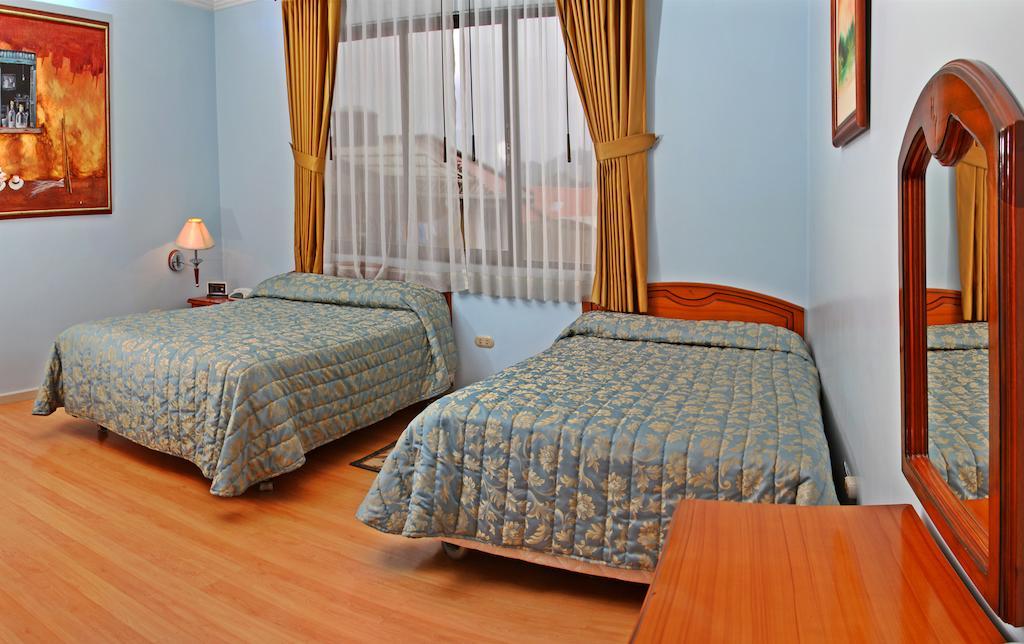 Hotel Yanuncay กูเอ็งกา ภายนอก รูปภาพ