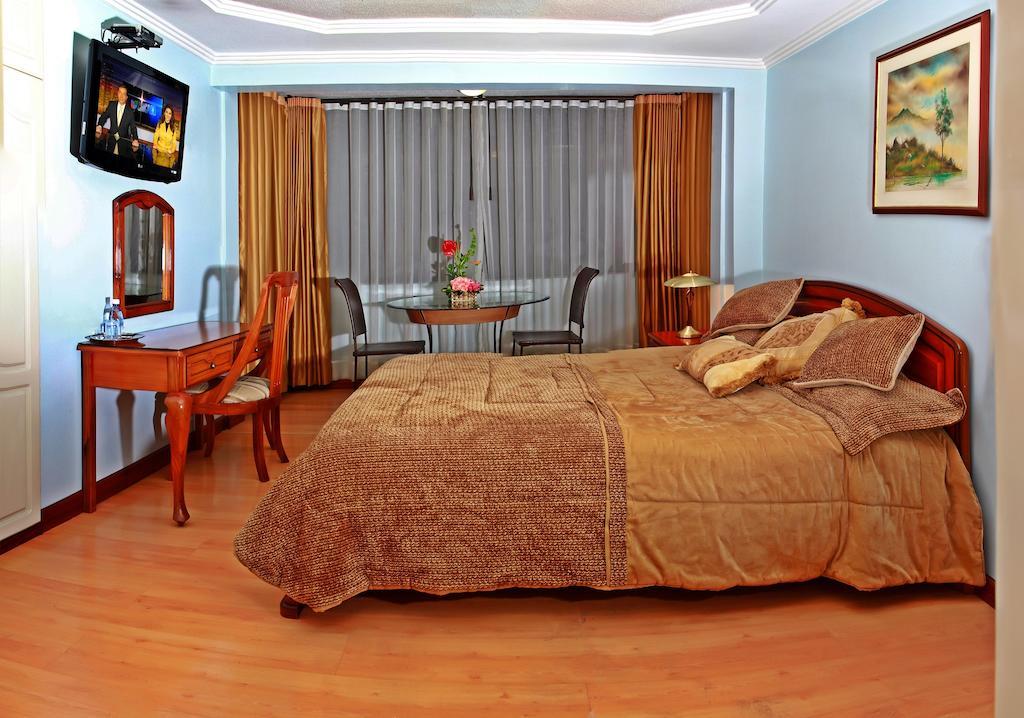 Hotel Yanuncay กูเอ็งกา ภายนอก รูปภาพ