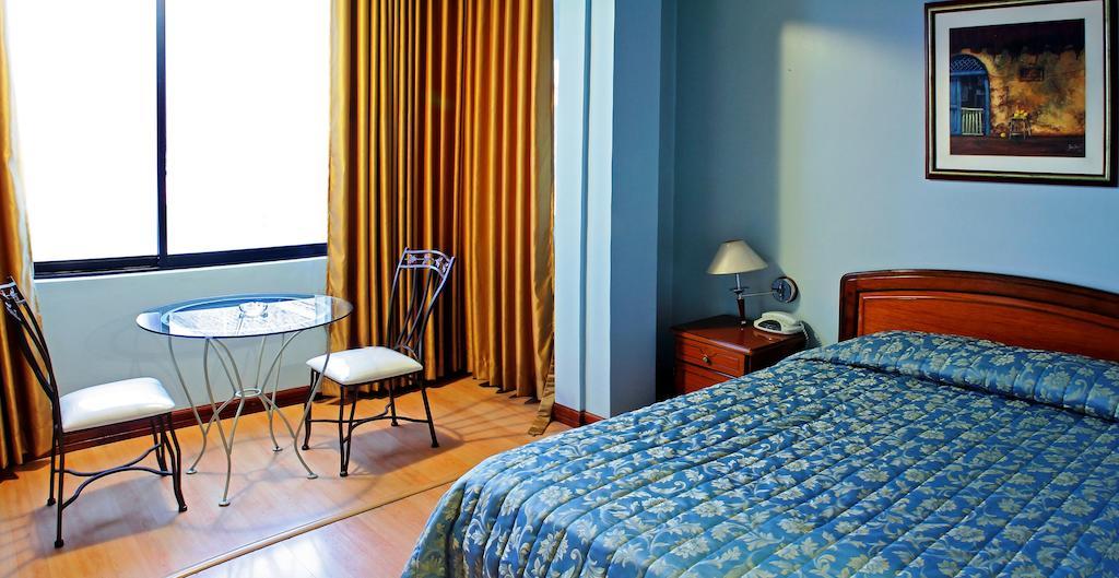 Hotel Yanuncay กูเอ็งกา ภายนอก รูปภาพ