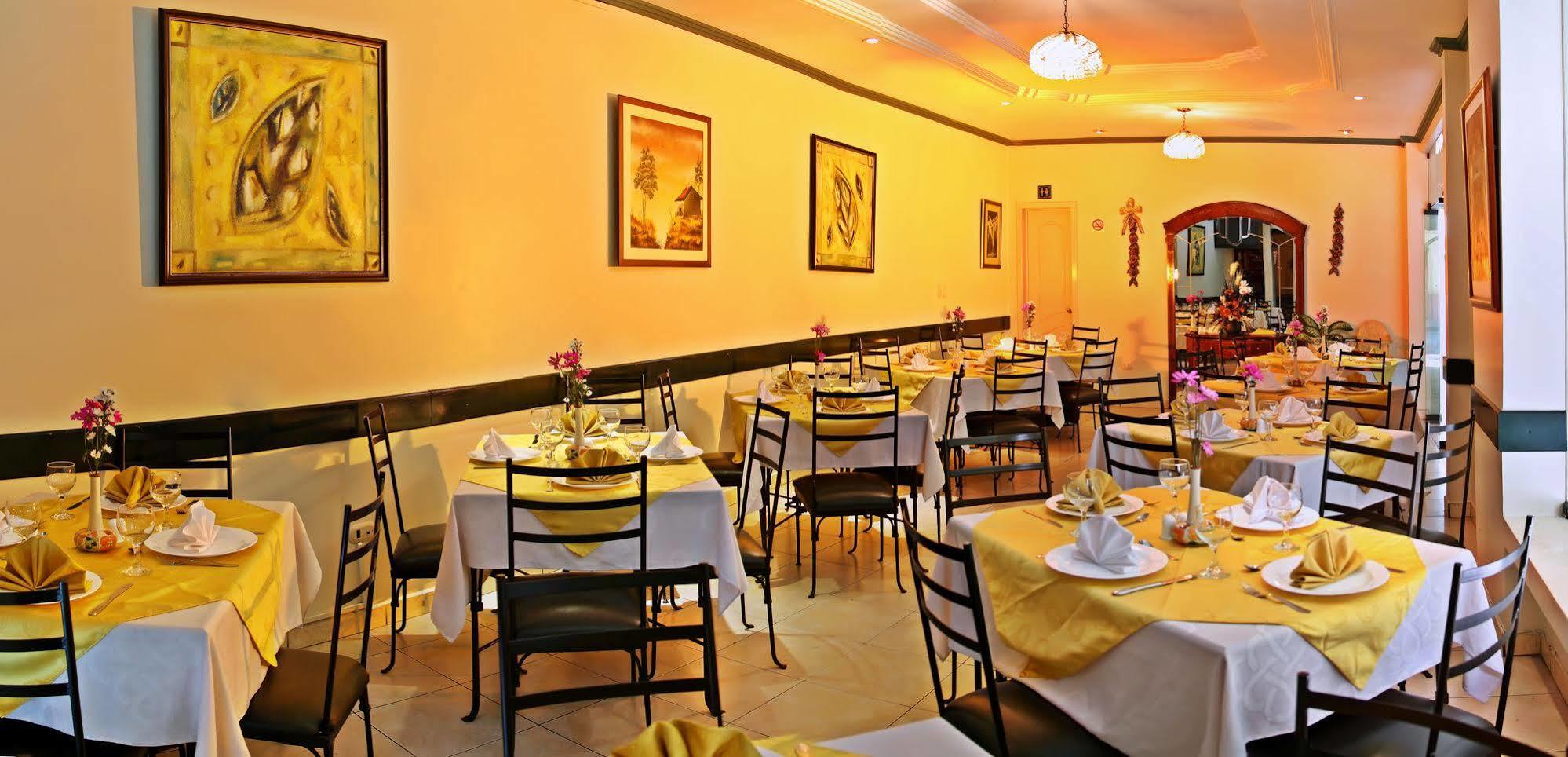 Hotel Yanuncay กูเอ็งกา ภายนอก รูปภาพ